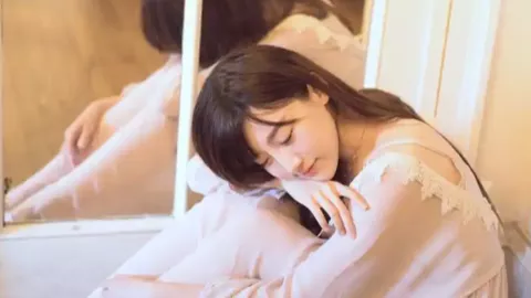 妻子在床底发现金币